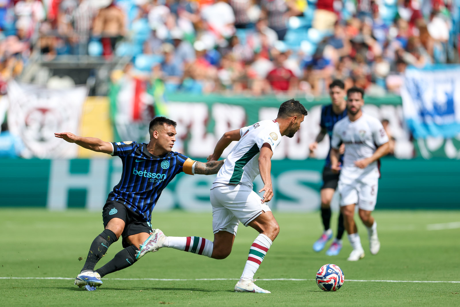 欧国联比赛：奥地利队惊险击败乌拉圭队挺进强的简单介绍