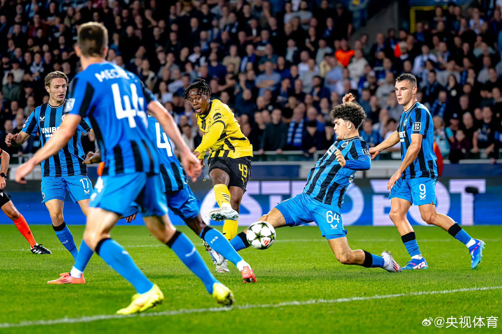 多特蒙德碾压罗马，德利赫特打破历史纪录的简单介绍