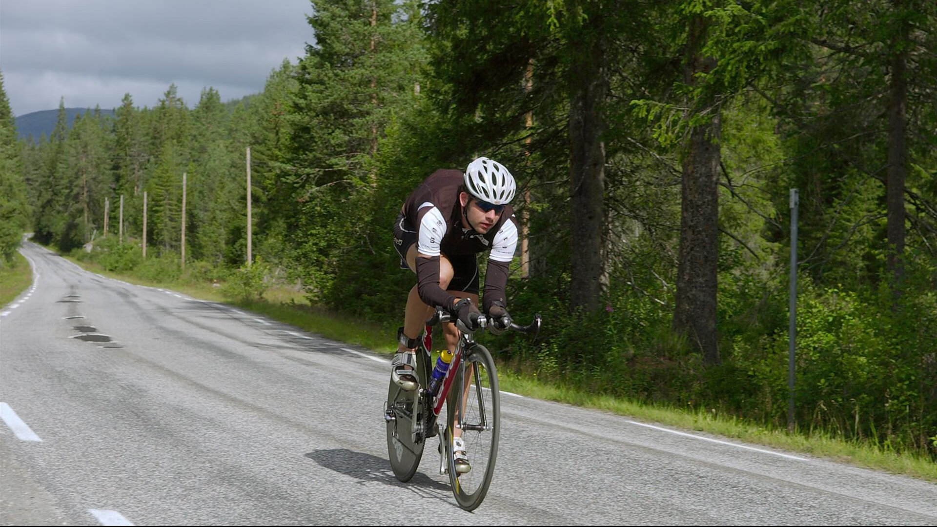 孔德铁血封喉!德甲争冠夜,他从阴影中站成巴萨遗忘的叹息之墙
